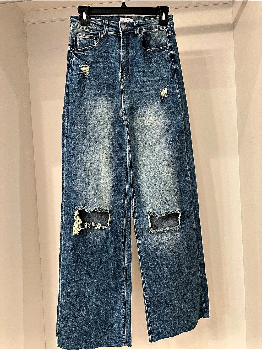 Pink Lily size 26 Distressed Wide Leg Jeans in Blue. Good condition